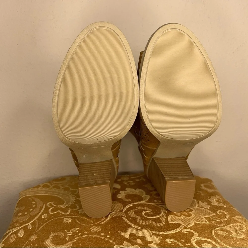 SIZE 9 SUGAR BRAND TAN BROWN FAUX SUEDE BOOTIES BLOCK HEEL OPEN TOE